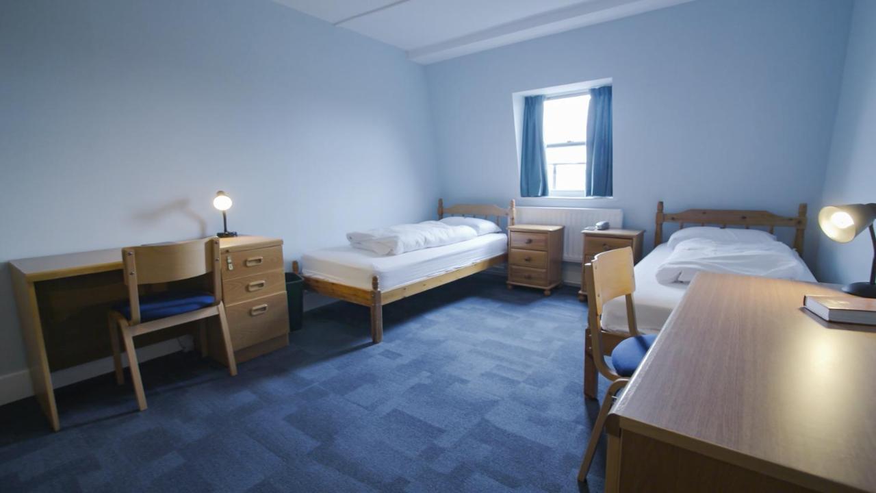 Lee Abbey Hostal *